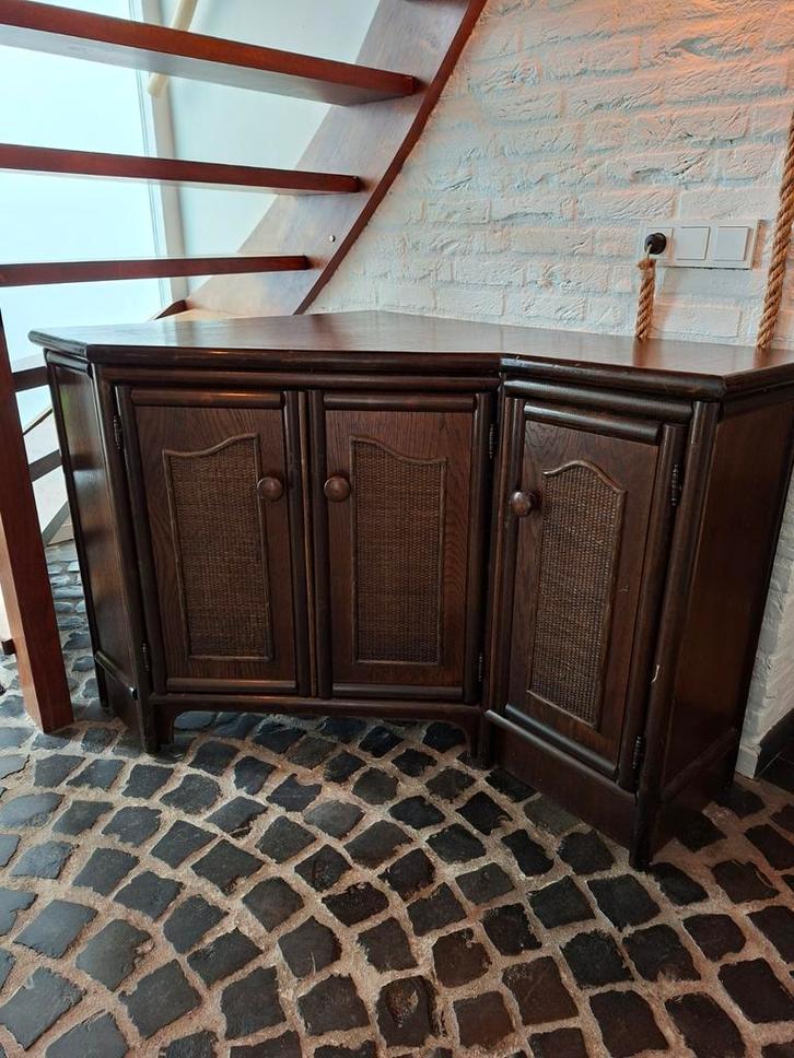 Vintage hoekkast - donkerbruin met rotan details, Huis en Inrichting, Kasten | Overige, Gebruikt, Ophalen