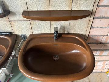 vintage bruine wastafel beschikbaar voor biedingen