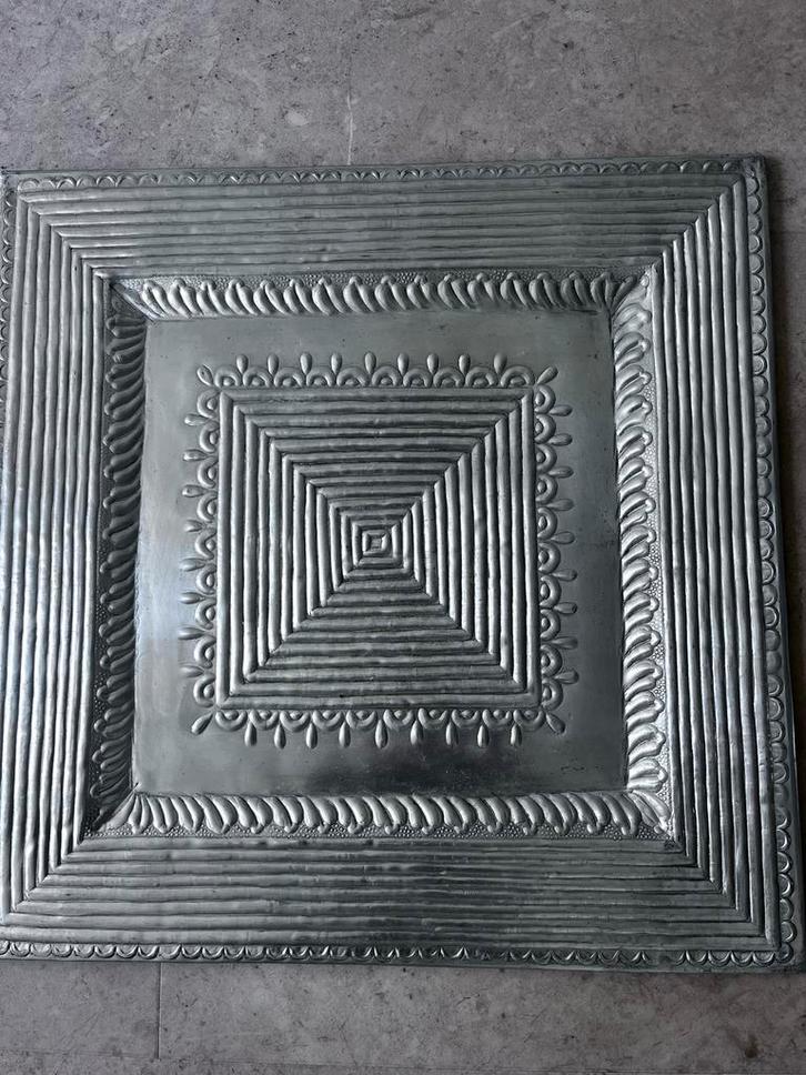 Metalen Schaal met Decoratief Patroon Vierkant Desig, Huis en Inrichting, Woonaccessoires | Schalen en Manden, Rond, Overige materialen