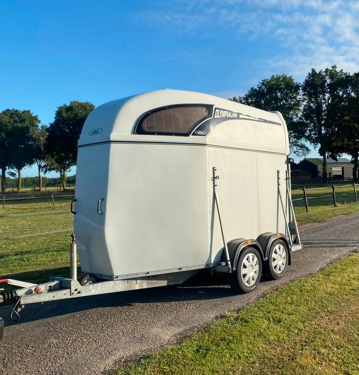 Zeer nette en ruime Atec polyester 2- paards paardentrailer, Dieren en Toebehoren, Paarden en Pony's | Trailers en Aanhangwagens