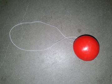 Clownsneus met elastiek - nieuw beschikbaar voor biedingen
