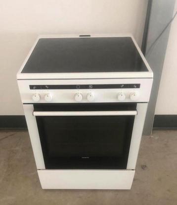 Siemens vrijstaand keramisch /  elektrisch fornuis met oven beschikbaar voor biedingen