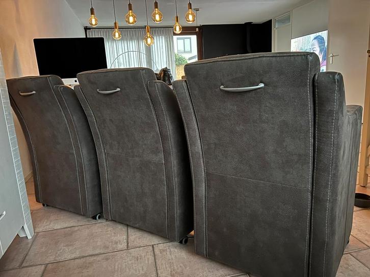 6 hele mooie eetkamer stoelen grijs op wielem, Huis en Inrichting, Stoelen, Gebruikt, Grijs, Ophalen