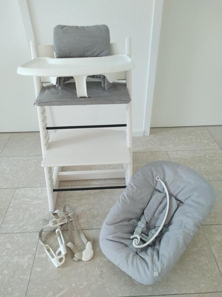 Stokke Tripp Trapp Wit nw model veel accessoires ZGAN 6 dlg, Kinderen en Baby's, Kinderstoelen, Zo goed als nieuw, Meegroeistoel