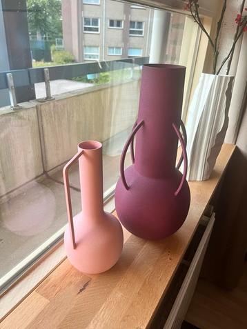 Pols potten vazen (roze en bordeaux rood) beschikbaar voor biedingen