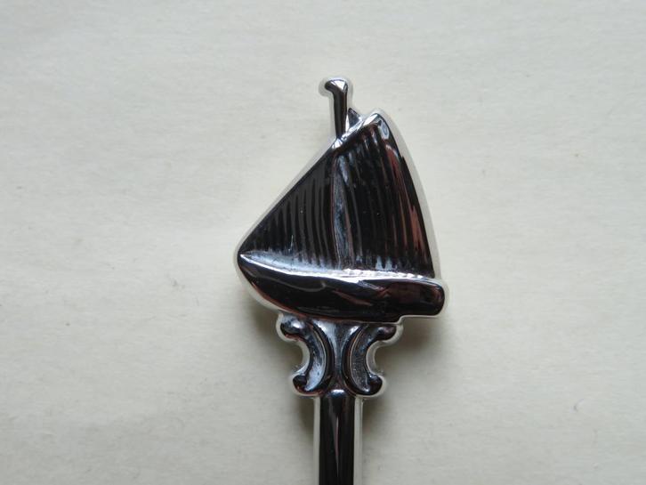 Lepeltje zeilboot dubbelzijdig bewerkt 3D Bank Giro Loterij, Antiek en Kunst, Antiek | Bestek, Verzenden