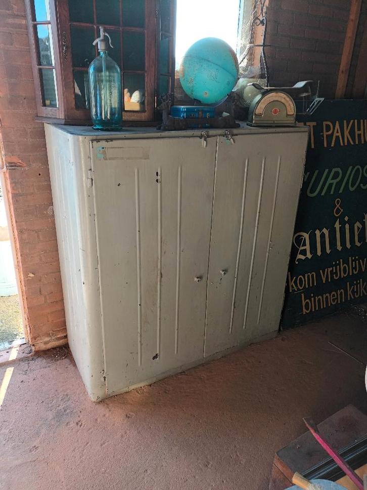 Vintage ijzeren fabriekskast, archiefkast industrieel, Huis en Inrichting, Brandblussers en Brandkasten, Gebruikt, Brandkast, Ophalen