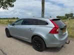Volvo V60 2.4 D6 AWD Plug-In Hybrid Pure Limited Lees Tekst!, Auto's, Automaat, Euro 5, Beige, 1848 kg