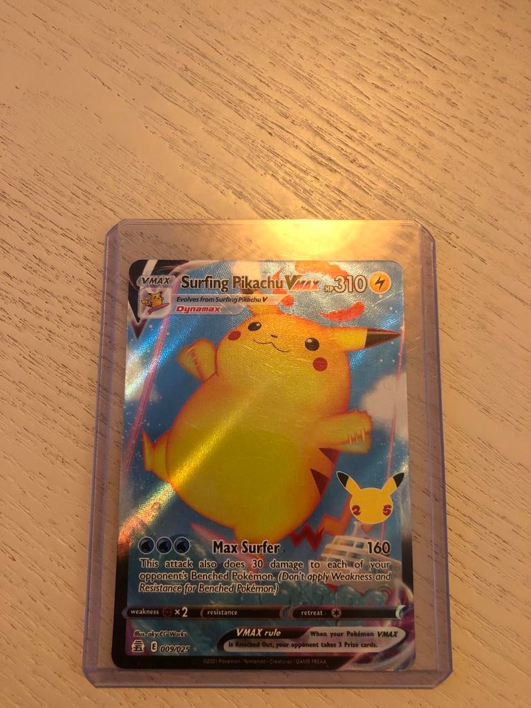 Surfing Pikachu VMAX - Zeldzame Pokémonkaart, Ophalen of Verzenden, Zo goed als nieuw, Losse kaart, Foil