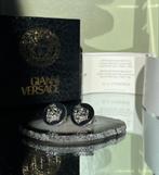 Vintage oorbellen Gianni Versace, Overige materialen, Ophalen of Verzenden, Zo goed als nieuw, Knopjes of Stekers