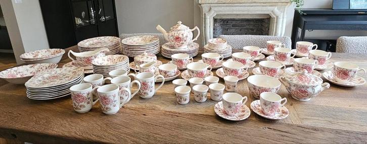 Compleet Johnson Brothers Rose Chintz servies, Antiek en Kunst, Antiek | Servies compleet, Ophalen of Verzenden