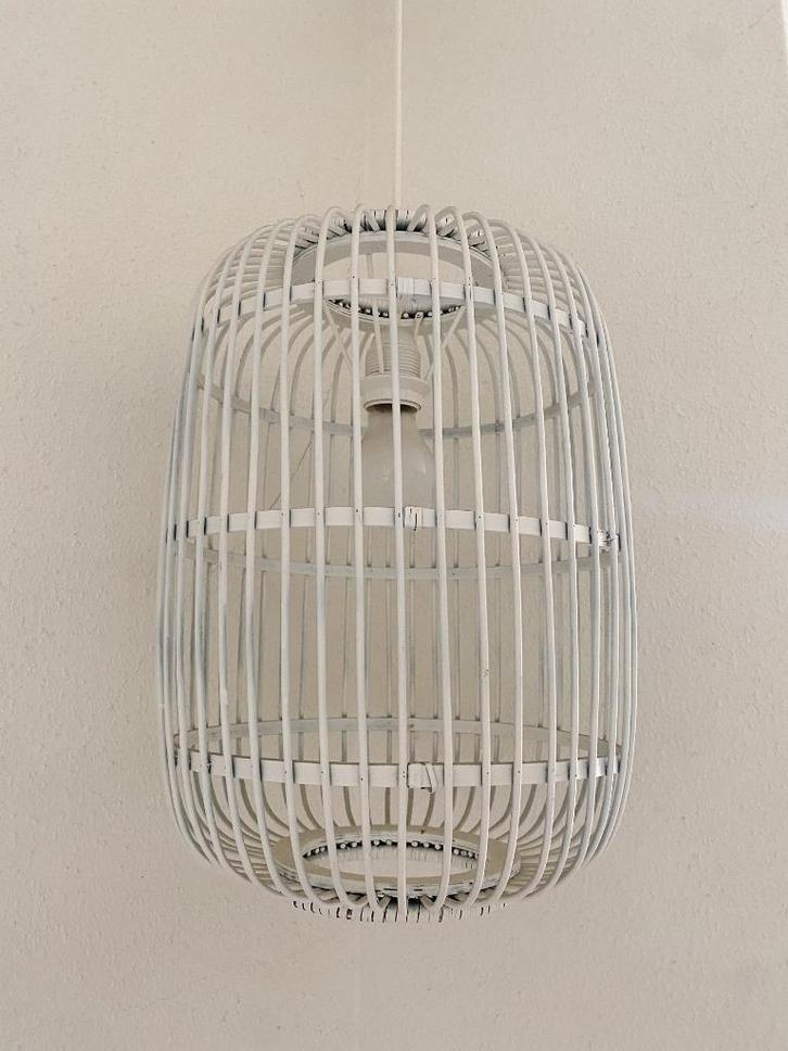 007 - Wit Rieten Hanglamp Rotan Met Strijkijzersnoer, Huis en Inrichting, Lampen | Hanglampen, Gebruikt, Minder dan 50 cm, Hout
