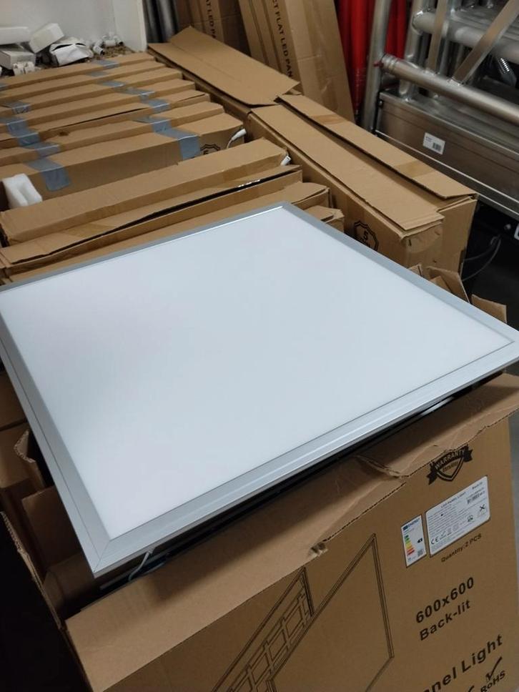 Ruim 100 stuks ledpanelen 3000k nieuwe leddriver, Huis en Inrichting, Lampen | Plafondlampen, Nieuw, Ophalen