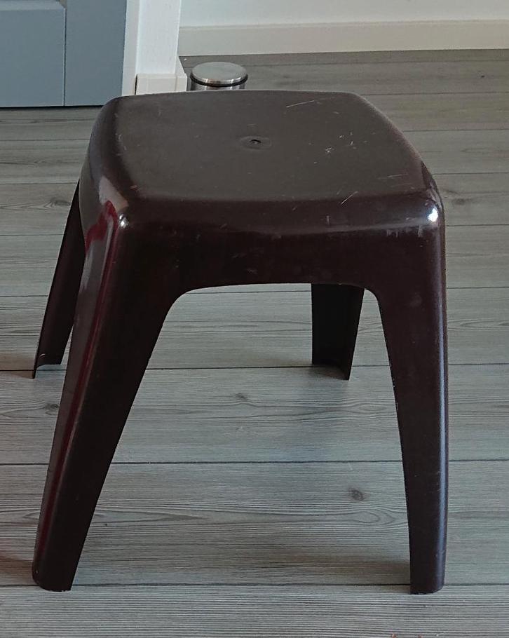 Retro vintage space age kruk kunststof donkerbruin zwart, Huis en Inrichting, Krukjes, Gebruikt, Kunststof, Ophalen of Verzenden