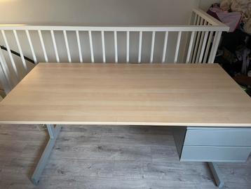 Stevig bureau - 160cm breed in uitstekende staat