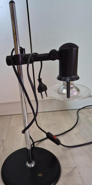 Retro bureau / tafel lamp beschikbaar voor biedingen
