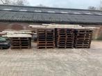 Gratis af te halen. 4 stapel pallets met balken erop, Doe-het-zelf en Verbouw, Hout en Planken, Ophalen, Zo goed als nieuw