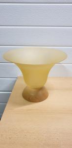 -	Vaas, op houten voet, Huis en Inrichting, Woonaccessoires | Vazen, Ophalen of Verzenden, 'T Olde Gre-j, Info@toldegrej.nl, Endepoelstraat 20f Didam