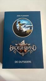 Broederband boek 1, de outsiders boek 1, Ophalen of Verzenden, Zo goed als nieuw, John Flanagan, Fictie