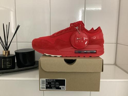 Nike Air Max 1 “86 Jacquemus Mystic Red maat 40,5‼️, Kleding | Heren, Schoenen, Nieuw, Sneakers of Gympen, Overige kleuren, Verzenden