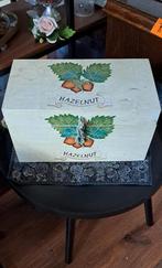 Vintage Houten Kistje met Hazelnoot Decoratie, Minder dan 50 cm, Gebruikt, Ophalen of Verzenden, Minder dan 50 cm