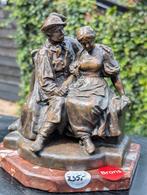 Antieke beelden groep brons 18x18 cm. €175, Ophalen