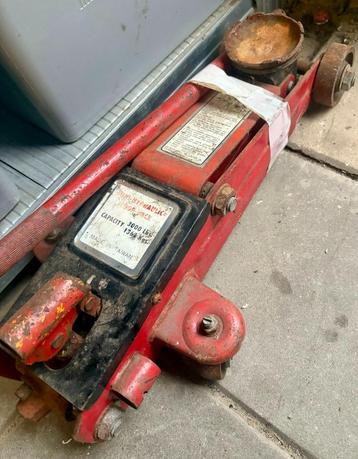 ️ Mini Hydraulische Krik – 1360 kg Hefvermogen – Compact & beschikbaar voor biedingen