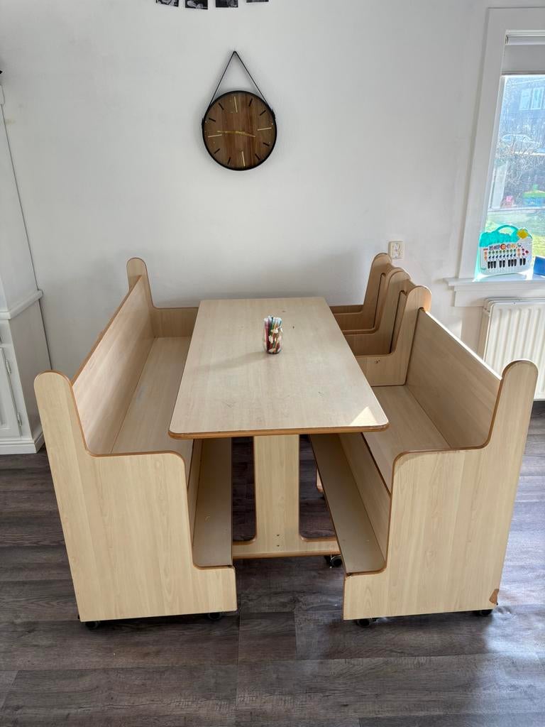 Verrijdbare kinderopvang tafel met banken en zitjes, Dieren en Toebehoren, Hondenmanden, Gebruikt, Overige, Ophalen