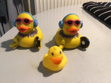 3  vintage badeendjes bad-eend,speelgoed beschikbaar voor biedingen