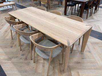 Eiken tafel 220x85cm i.c.m. 6 eiken Artisan stoelen beschikbaar voor biedingen