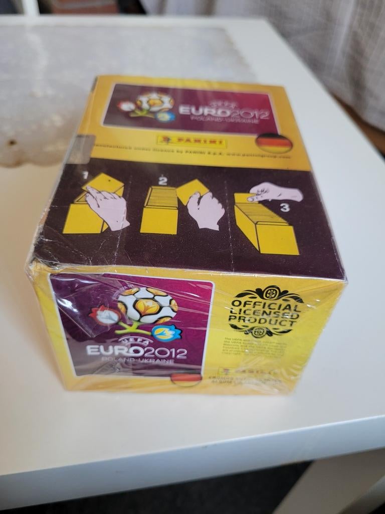 Panini box 2012, Ophalen of Verzenden, Nieuw, Buitenlandse clubs, Poster, Plaatje of Sticker