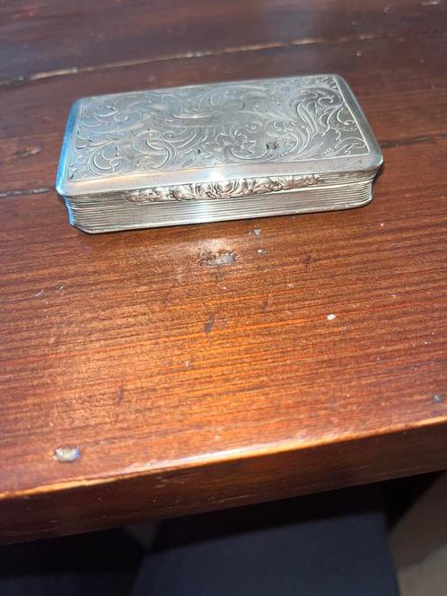 Zilveren gegraveerd doosje – 8 x 4,5 cm, Antiek en Kunst, Antiek | Goud en Zilver, Zilver, Ophalen