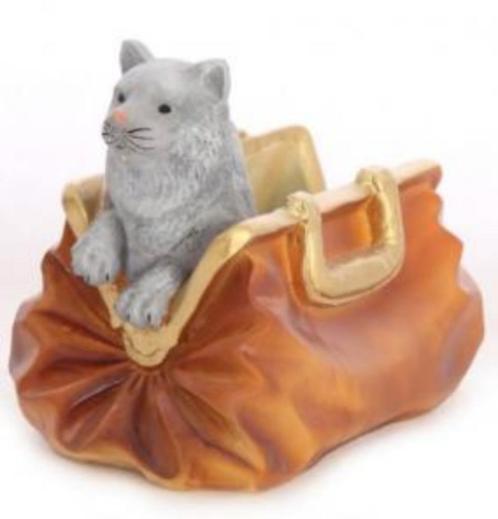 polyester beeld / kat in tas, Tuin en Terras, Tuinbeelden, Nieuw, Dierenbeeld, Kunststof, Ophalen