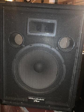 Vintage Wharfedale VS-12 luidsprekerbox beschikbaar voor biedingen