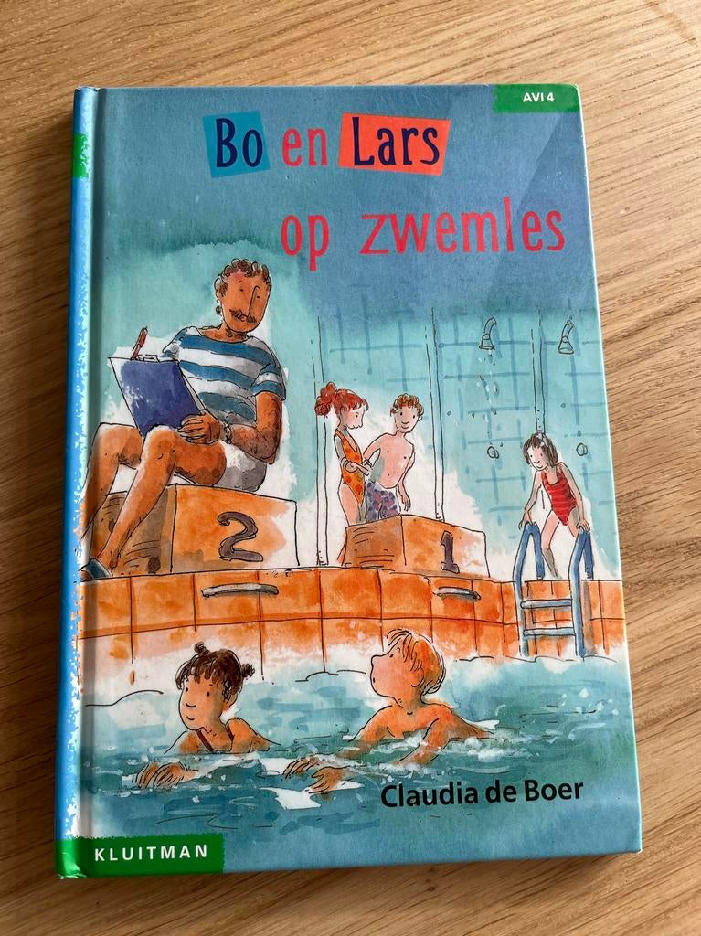 Bo en Lars op Zwemles - Claudia de Boer, Ophalen of Verzenden, Zo goed als nieuw, Fictie algemeen