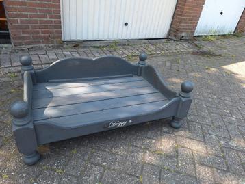 Honden bed   beschikbaar voor biedingen