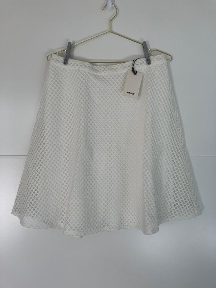 Witte rok van Bikbok in maat M, Kleding | Dames, Rokken, Zo goed als nieuw, Wit, Boven de knie, Ophalen of Verzenden