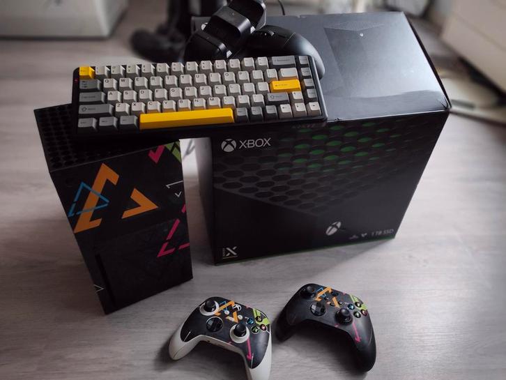 Xbox Series X 1TB SSD + 2 Controllers + Accessoires, Spelcomputers en Games, Spelcomputers | Xbox One, Ophalen of Verzenden