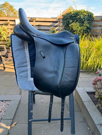 Kentaur Penelopa dressuur en Kieffer veelzijdigheidszadel beschikbaar voor biedingen