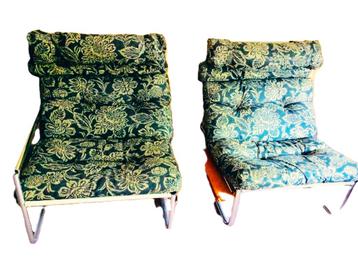 Twee vintage seventies lounge stoelen, nieuwe bekleding!