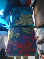 zitkubus poef met bloemenstof 1x rood en 1x blauw, Ophalen, Hout, Minder dan 50 cm, Gebruikt