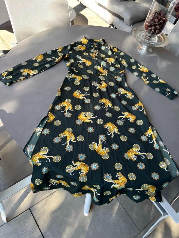 Zwart/gele Only tijgerjurk, maat 34 = 36/38, Kleding | Dames, Jurken, Zo goed als nieuw, Maat 36 (S), Zwart, Onder de knie, Verzenden