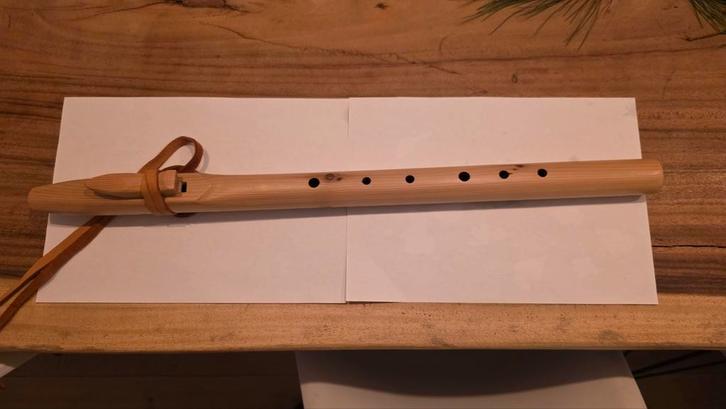 Native American flute singing tree flutes Eb NAI tuning, Muziek en Instrumenten, Blaasinstrumenten | Blokfluiten, Zo goed als nieuw