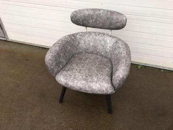 3 stuks luxe fauteuils gestoffeerd met echt leer beschikbaar voor biedingen