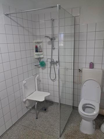 Douchewand beschikbaar voor biedingen