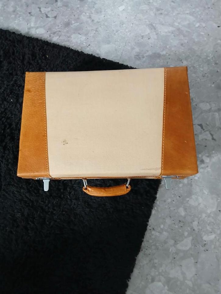 Oude koffer stof/leder schouderband, Sieraden, Tassen en Uiterlijk, Koffers, Gebruikt, Leer, Minder dan 50 cm, Minder dan 35 cm