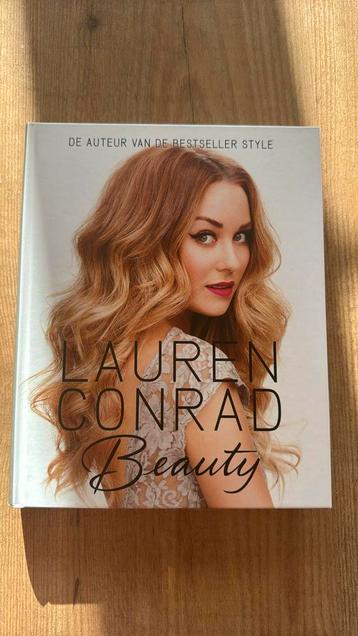 Elise Loehnen - Lauren Conrad Beauty beschikbaar voor biedingen
