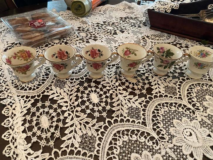 Royal Albert Kopjes & Schotels - Set, Antiek en Kunst, Antiek | Servies compleet, Ophalen