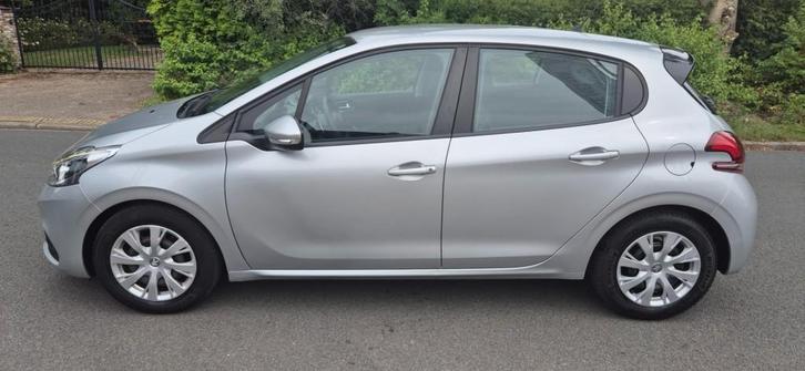 Peugeot 208 1.2 Pure Tech Active Cruise control*airco*automa, Auto's, Peugeot, Bedrijf, Airbags, Airconditioning, Bluetooth, Boordcomputer