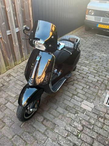 Vespa Sprint iget 2018 geel kenteken beschikbaar voor biedingen